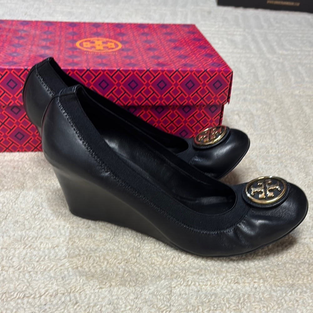 Tory Burch Black Leather Wedge Shoes with Logo Medallion